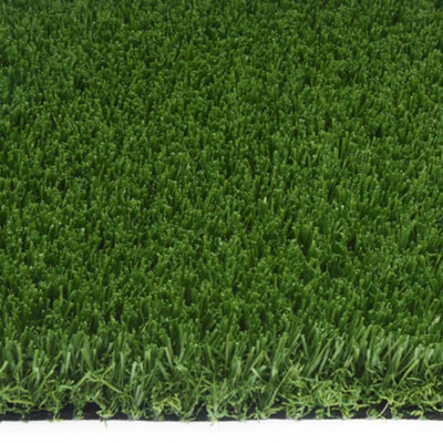 Striker 32mm Non-Infilled 4G Sports 4M (13Ft 1") 18.25M (59Ft 9") from B&Q