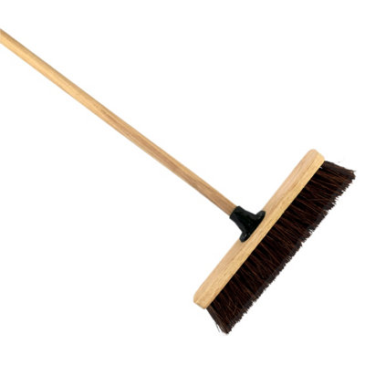 SolaDirect 16-Inch Bassine BroomRobust Outdoor Sweeper With Wooden HandleGreat For Medium-Sized PatiosPathwaysAnd Gardens from B&Q