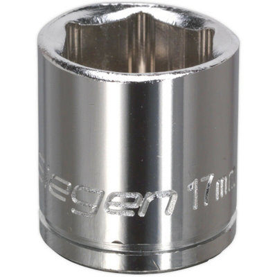 B&Q 17Mm Chrome Plated Drive Socket - Durable High Grade Carbon Steel For 3/8 Inch Drive