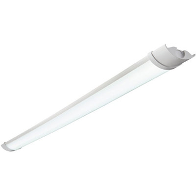 4Ft Ip65 Flush Batten Light18W Daylight White LedOpal & Gloss White Pc from B&Q