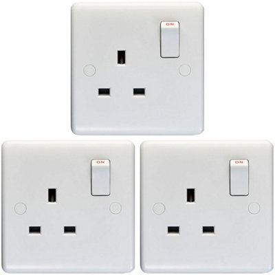 B&Q -  3 Pack 1 Gang Double Pole 13A Switched Uk Plug SocketWhite Wall Power Outlet