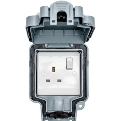 B&Q -  Ip66 Outdoor 1 Gang Single Switched 13A Uk Plug Socket Garden Enclosure Box