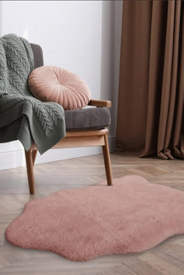 B&Q -  Luxury Soft Feel Faux Fur In Pink