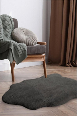B&Q -  Luxury Soft Feel Faux Fur In Grey