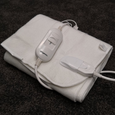 B&Q -  60Cm 35W Single White Electric Blanket Throw With Temperature Settings