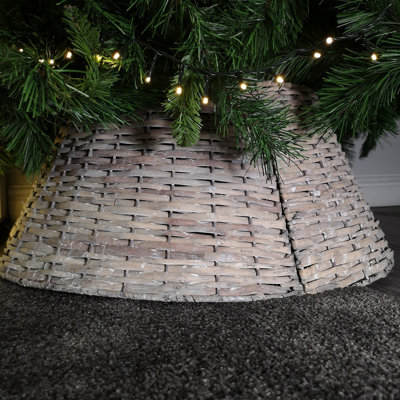 Samuel Alexander 28Or70Cm Everlands Kd Willow Christmas Tree Skirt Wicker Rattan   Large Grey Wash from B&Q
