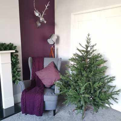 Samuel Alexander 5Ft (153Cm) Premier Christmas Tree  Glenshee Spruce Peorpvc Natural Look from B&Q