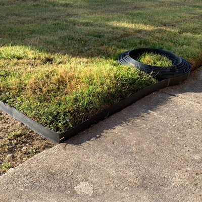 Selections Flexible Plastic Garden Lawn Edging With 80 Pegs (20M) from B&Q