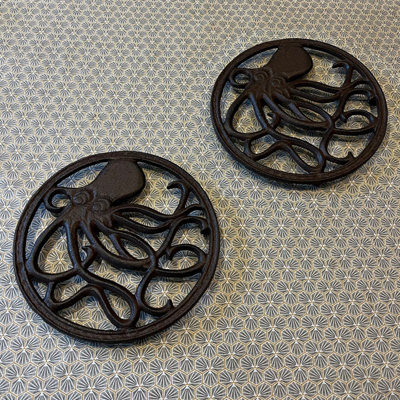 Selections Cast Iron Round Octopus Themed Table Trivet (Pack Of 2) from B&Q