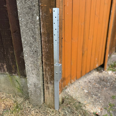 Selections Fence Post Repair Stakes For Reinforcing Damaged Wooden Posts (Pack Of 4) from B&Q