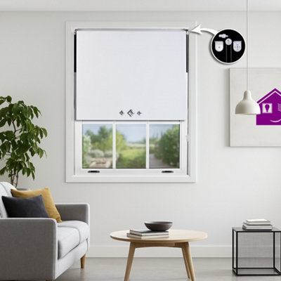 Furnished Thermal Blackout Roller Blinds With Triple Diamond Eyelets & Metal FittingsWhite (W)185Cm (L)165Cm from B&Q