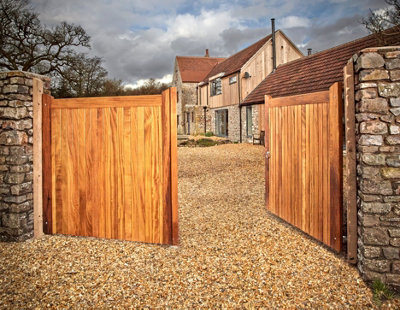 Ruby UK Ruby Iroko Highampton Entrance Gate Pair Ruby Mortise & Tenon Wooden Gates 5.7M Wide X 0.9M High from B&Q