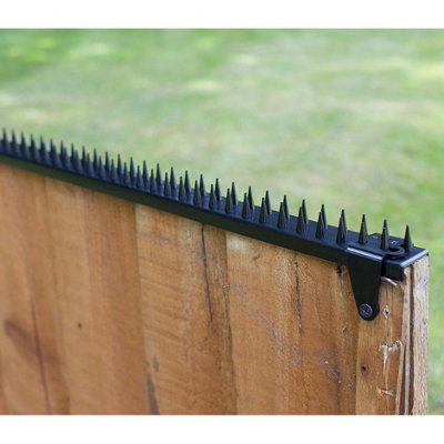Pestbye Featherboard Thin Fence Spikes Cat Deterrent Anti Climb Black Single from B&Q
