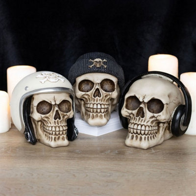  - Black Skull Resin Ornament With Beanie 11 X 17 X 13.5Cm