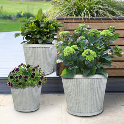 Dibor Set Of 3 Textured Dolly Tub Summer Outdoor Garden Bucket Planters from B&Q