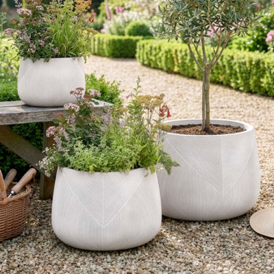 Dibor Set Of 3 Beige Symmetry Stripe Beige Fibre Clay Indoor Outdoor Garden Planter Houseplant Flower Plant Pots from B&Q