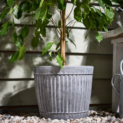 Dibor Large Ribbed Metal Flower Plant Pot Outdoor Garden Planter With Rope Handles (H)31Cm(Dia) 27Cm from B&Q