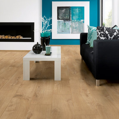Sherwood Oak 8mm Laminate Flooring from B&Q