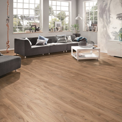 Historic Oak 10mm Laminate Flooring from B&Q
