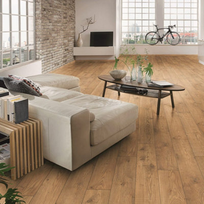 Tawny Chestnut 10mm Laminate Flooring from B&Q