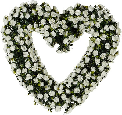 Deenz Heart Flower Wreath Green & White Elegant Floral Home Décor Wall Or Door Perfect Living RoomEntryway 43 X 43Cm from B&Q