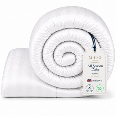 Mhg Living Tog All Season Duvet - Hotel Quality Striped Microfibre Duvet, Breathable & Hypoallergenic - Double Size 10.5 B&Q