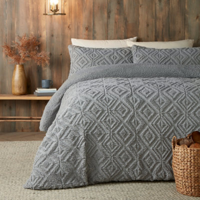 Fusion Unisex Grey 'Geo Fleece' Fleece & Sherpa Duvet Cover Set In | Size: Double - Image 4