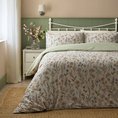 B&Q -  Meadow Floral Easy Care Multicoloured Duvet Cover Set