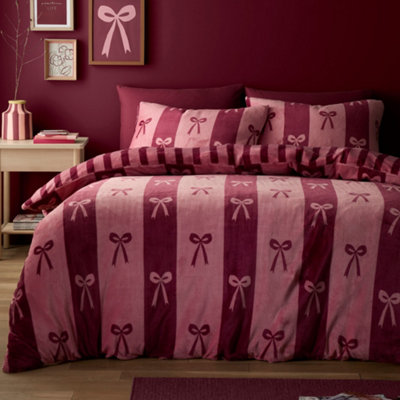 Fusion Bows Duvet Cover Set In Berry - Image 7