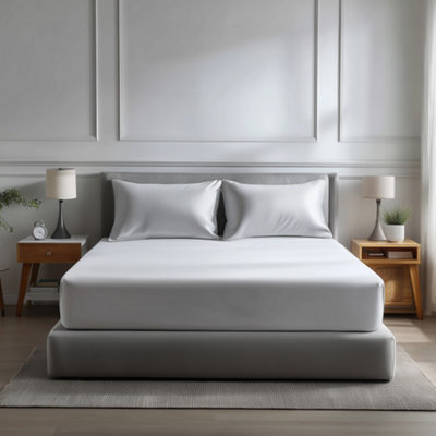 Microfibre Soft Touch Fitted Sheet 40Cm Extra Deep Skirt Plain Dyed Bed Linen White from B&Q