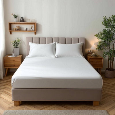 Microfibre Soft Touch Fitted Sheet 25Cm Skirt Plain Dyed Bed Linen White from B&Q