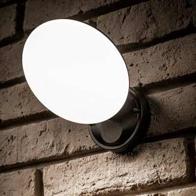 CGC Lighting Cgc Ezra Slim Round Black Led Outdoor Wall Light 10W 1000Lm 4000K Natural White Led from B&Q
