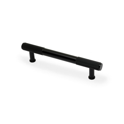 128mm Matt Black Reeded Ends Handle from B&Q