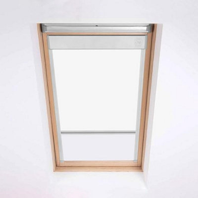 Classic Roof Blind  Window Code (T04) White For Keylite Roof WindowsBlackout Blind from B&Q