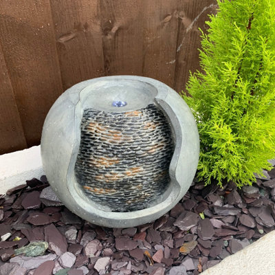 B&Q -  Solar Pebble Urn Modern Water Feature With Cover