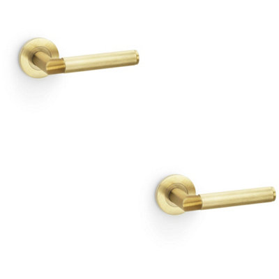 Loops 2 PackSolid Brass Knurled Door Handle SetSatin Brass Mitred Lever On Round Rose