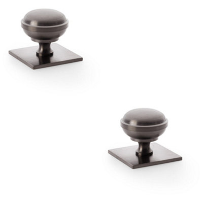 Loops 2 PackClassic Round Cabinet Door Knob & Matching BackplateDark Bronze 38mm Handle from B&Q