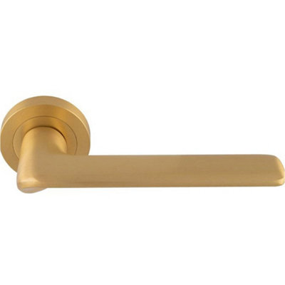 B&Q -  Contemporary Flat Door Handle SetSatin Brass Smooth Lever On Round Rose