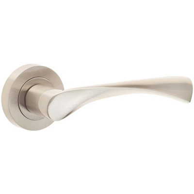 Loops Satin Nickel Twirl Door Handle On Rose For Stylish InteriorsInterior Handle from B&Q