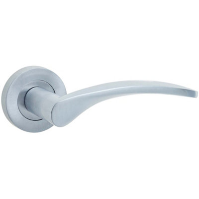 Loops Stylish Satin Chrome Door Handle On Rose For Modern InteriorsInterior Handle from B&Q