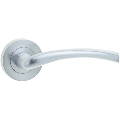 Loops Elegant Satin Chrome Door Handle On Rose For Stylish InteriorsInterior Handle from B&Q