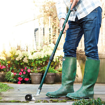 Coopers of Stortford Wheeled Paver BladerNo-Bend Weed Removal Tool For PatiosPathsDrivewaysDecking & Crevices -Interchangeable Blades & Brush from B&Q