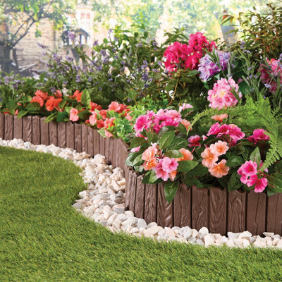 Gainsborough Set Of 4 Flexilawn Garden Edging PanelsWeather Resistant Interlocking Plastic Edging For Beds Paths & Lawns from B&Q