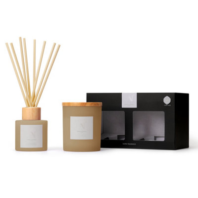 Aroma Naturals Frosted Decadence Candle & Diffuser Gift SetCashmere Scent