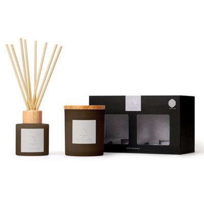 Aroma Naturals Frosted Decadence Candle & Diffuser Gift SetPraline & Birch
