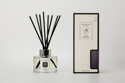 Aroma Naturals Minimalist Luxe 150Ml Reed Diffuser With Metal Collar BergamotThymeLavenderPepper Scent from B&Q