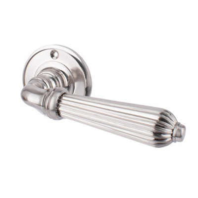 Dart Heavy Cast Brass Reeded LeverUn Sprung On A Plain Round Rose (Sold In Pairs)Satin Nickel from B&Q