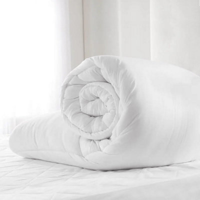 B&Q -  Summer Duvet 2.5 Tog Super King Size 260 X 220 Cm Anti AllergicBreathable & Hypoallergenic Duvet