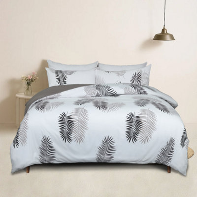 Bedlooms Tropical Printed Duvet Cover SetReversible & Hypoallergenic Bedding PackKing 230X220Cm from B&Q