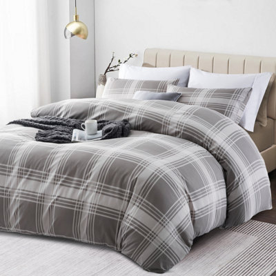 Bedlooms Grey Checked Printed Duvet Cover SetReversible & Hypoallergenic Bedding PackKing 230X220Cm from B&Q